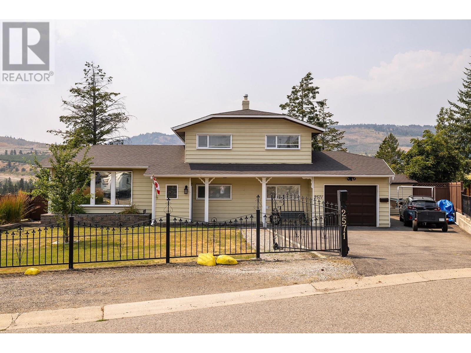 2571 Pineridge Pl, West Kelowna, BC V4T 2J7