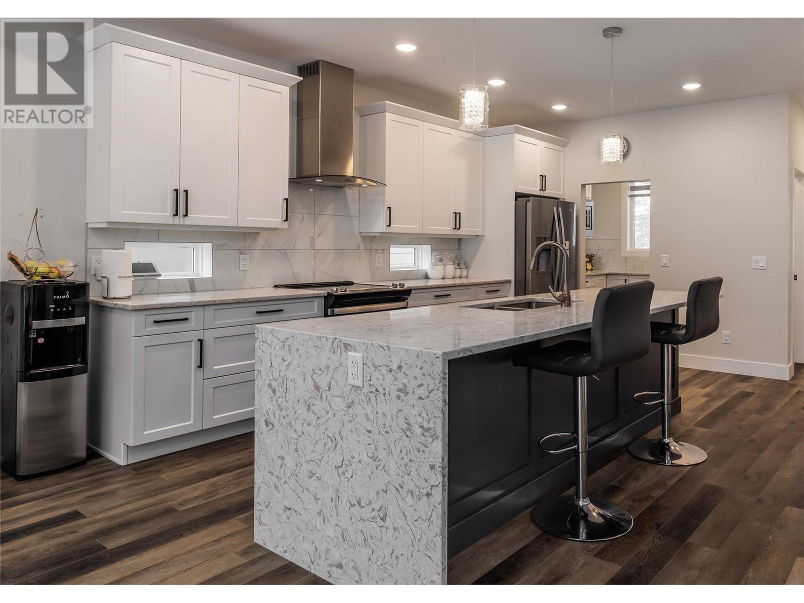 2811 Canyon Crest Dr, West Kelowna, BC V4T 0E3