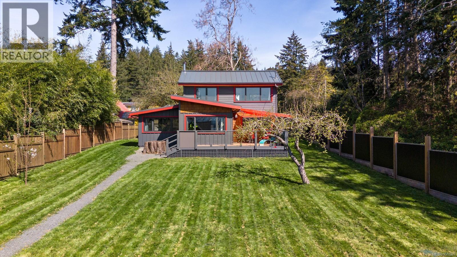 1304 Midden Rd, Comox, BC V9M 2R6