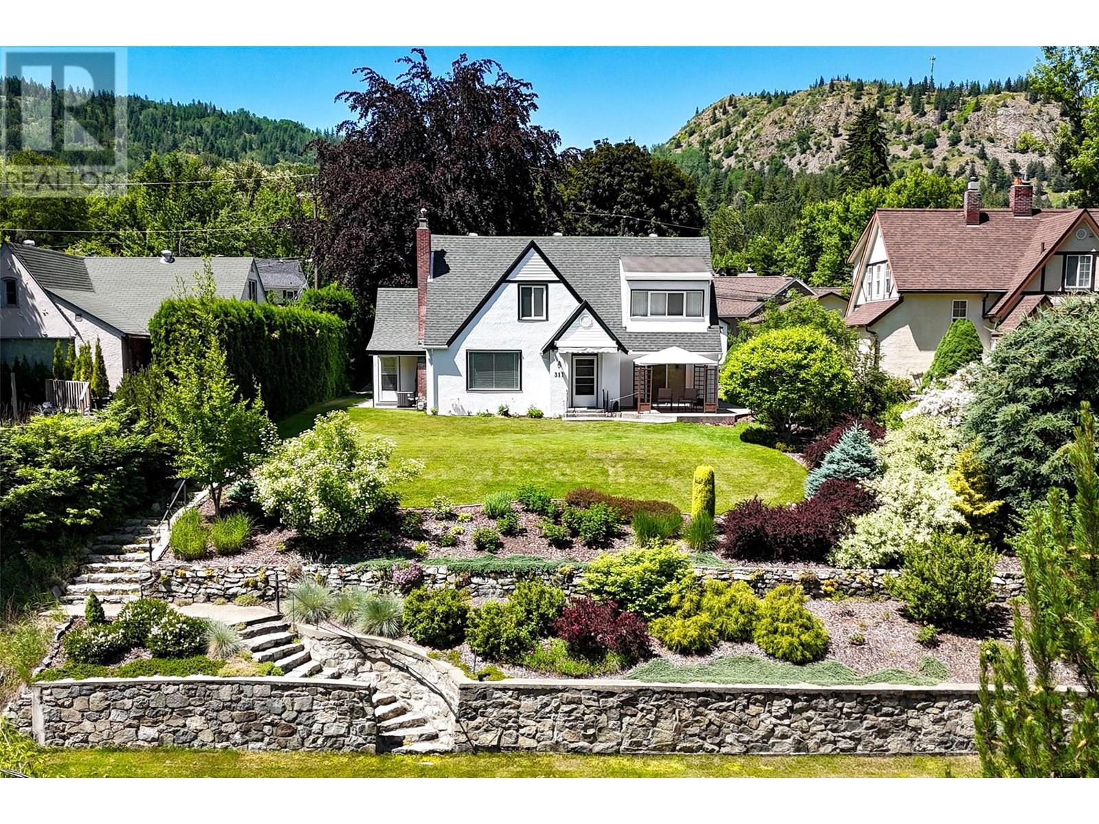 311 Murray Dr, Trail, BC V1R 2J4