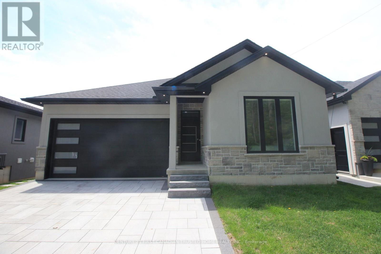 20 5 John Pound Rd, Tillsonburg, ON N4G 5X3