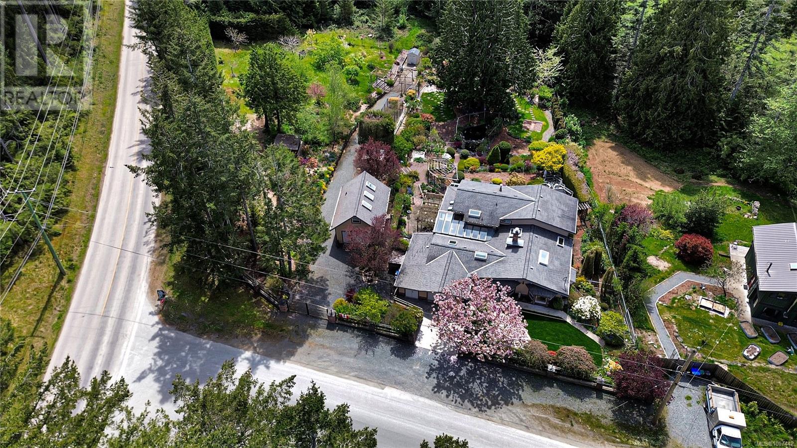 697 Crestwood Rd, Gabriola Island, BC V0R 1X4