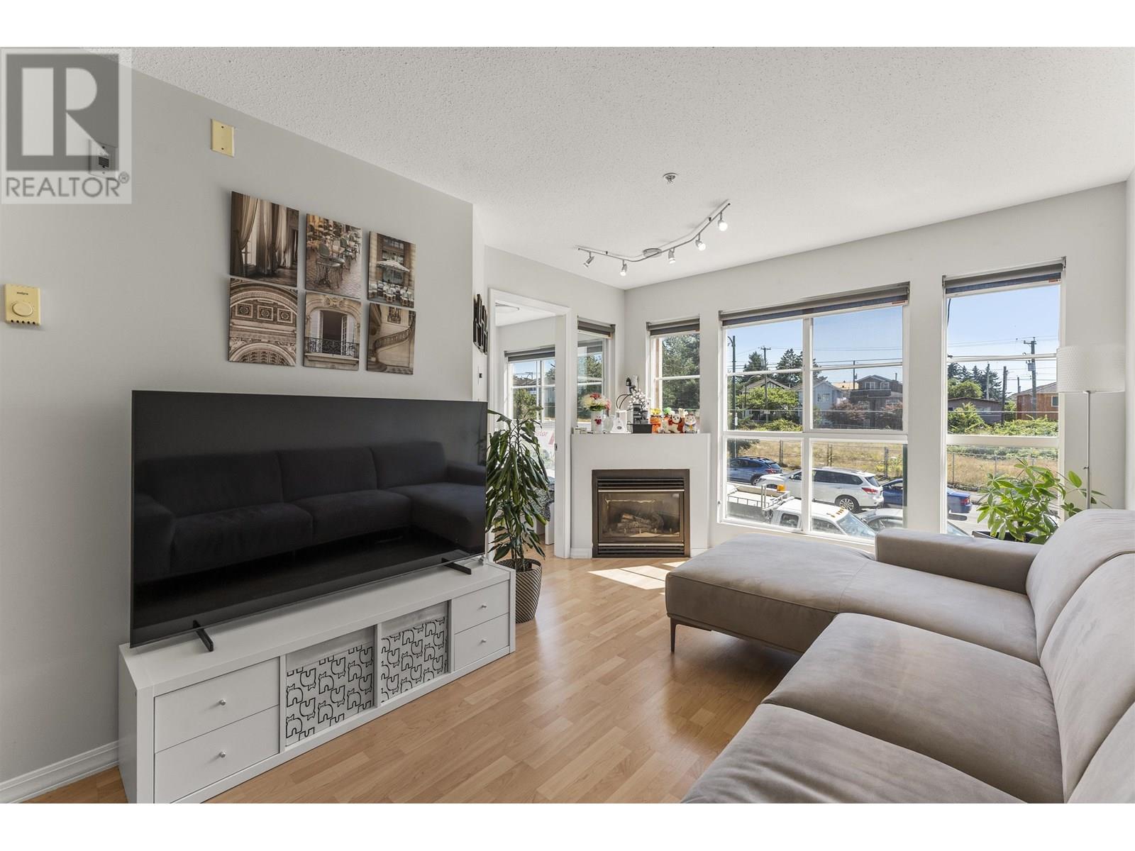 2973 Kingsway Unit 210, Vancouver, BC V5R 5J4