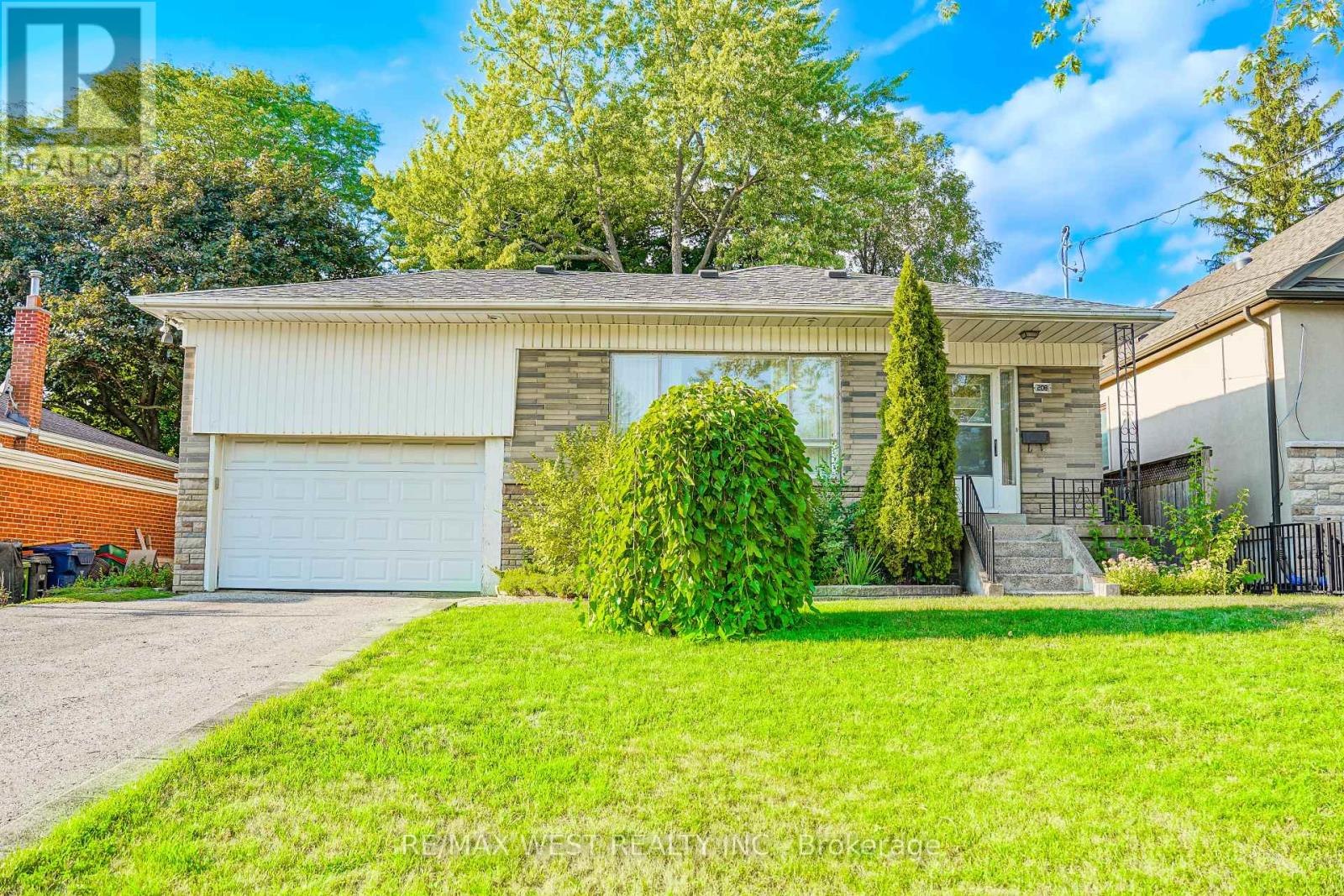 208 Park Home Ave, Toronto, ON M2R 1A2