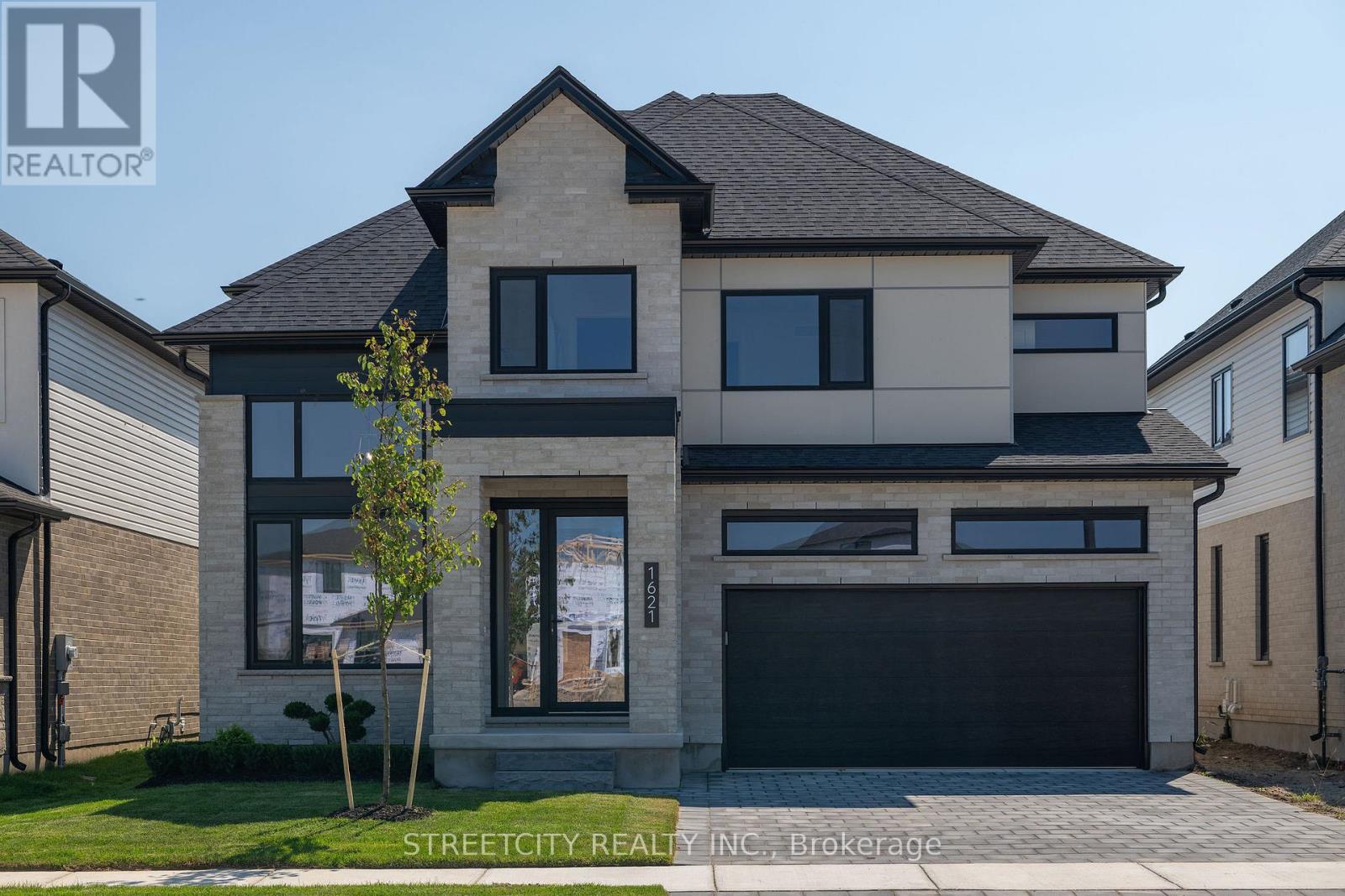 1621 Medway Park Dr, London North North S, ON N6G 5B6