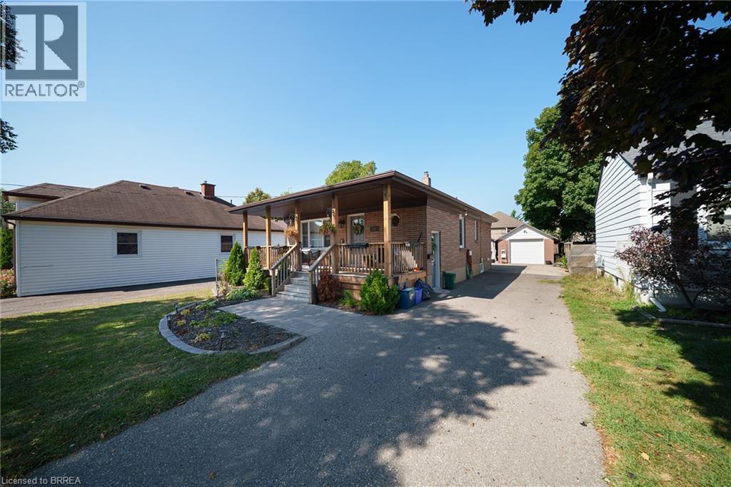 54 Fulton St, Brantford, ON N3R 4E7