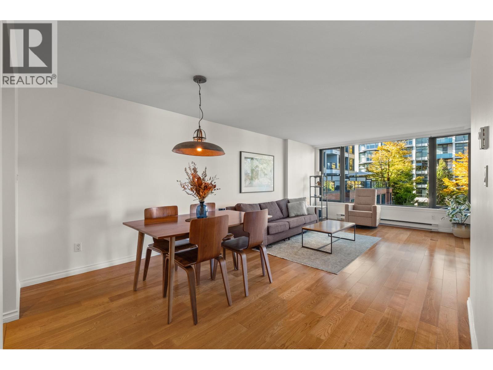 2201 Pine Street Unit 301, Vancouver, BC V6J 5E7