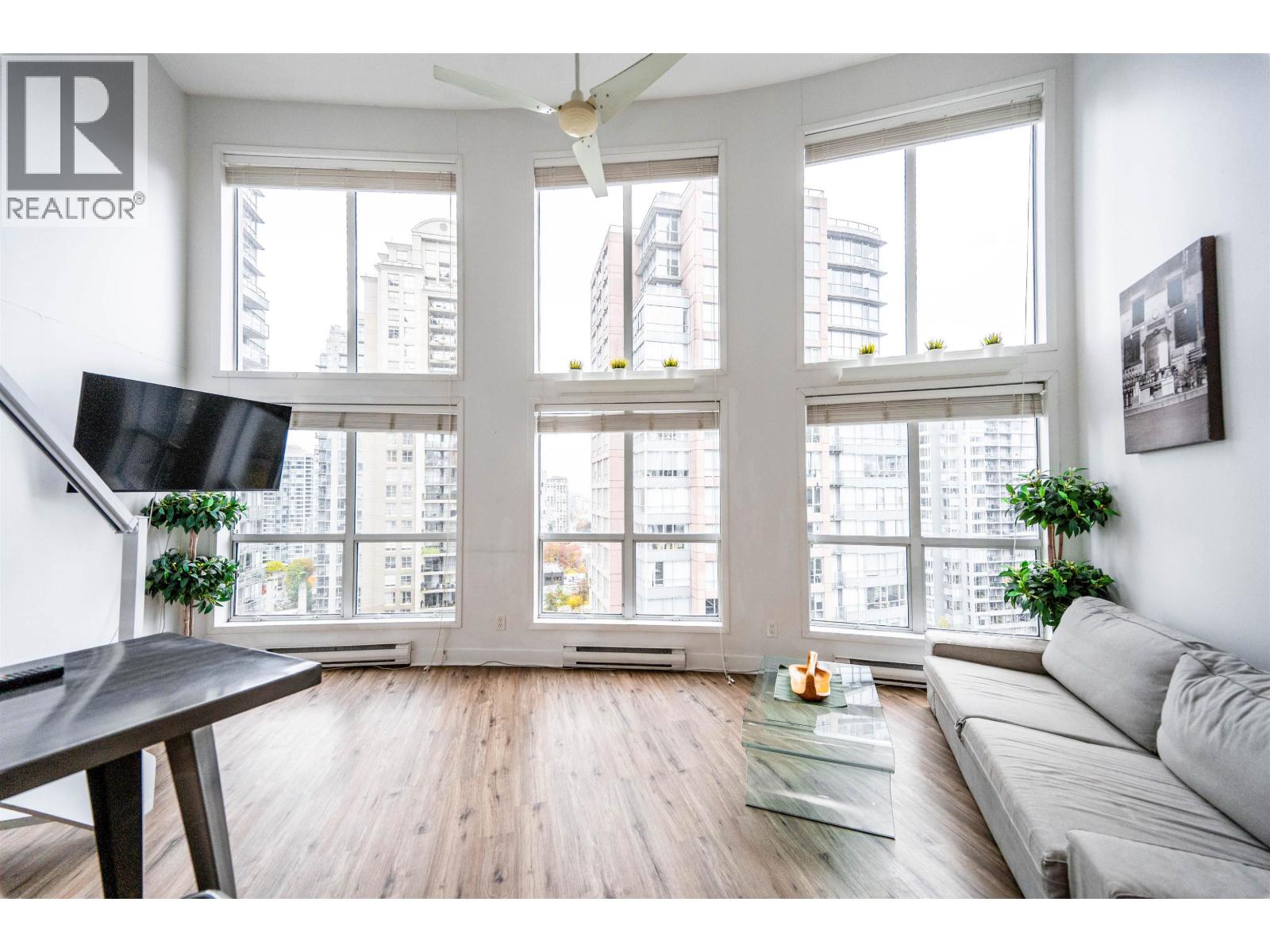 933 Seymour Street Unit 909, Vancouver, BC V6B 6L6