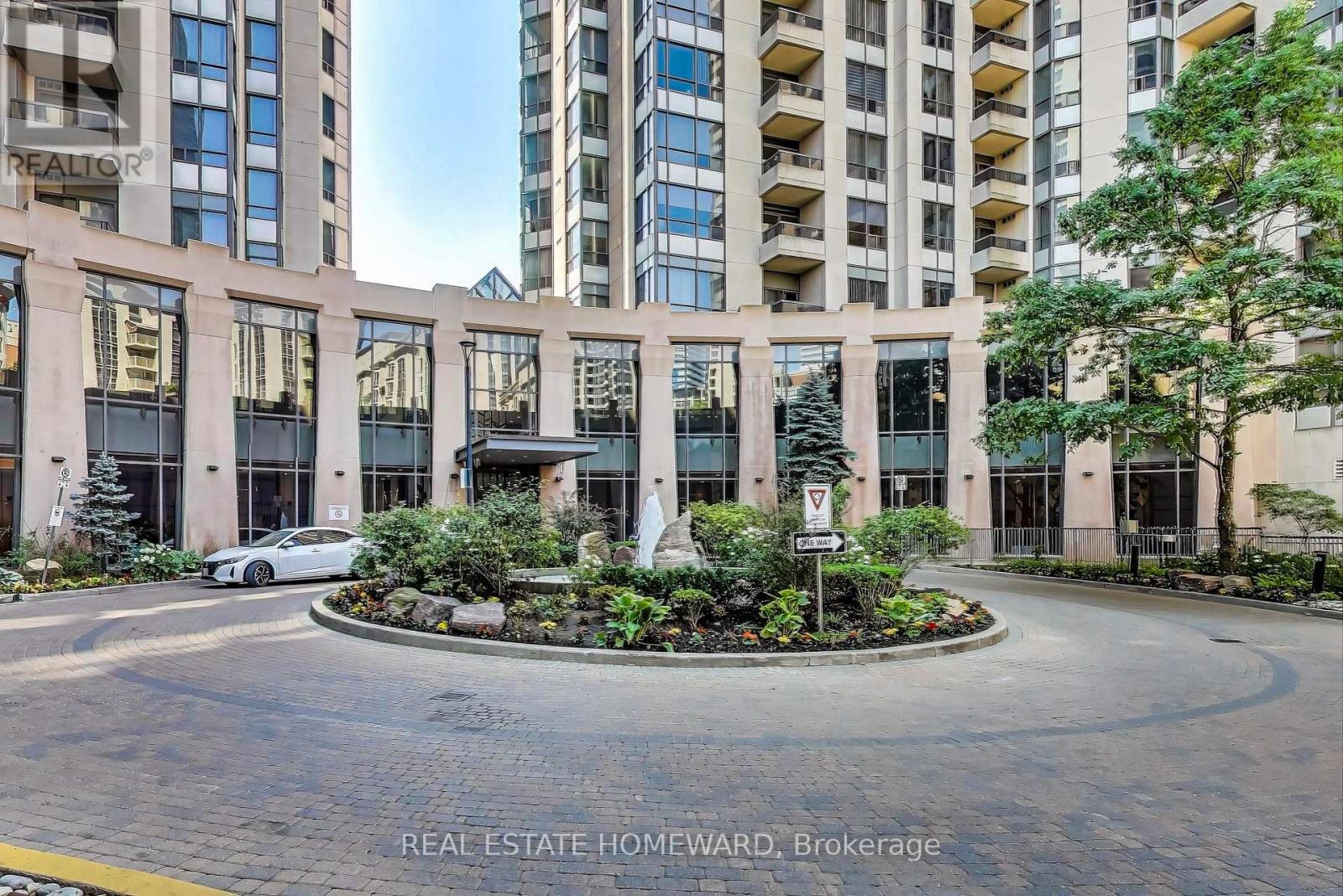 411 5 Northtown Way, Toronto, ON M2N 7L4