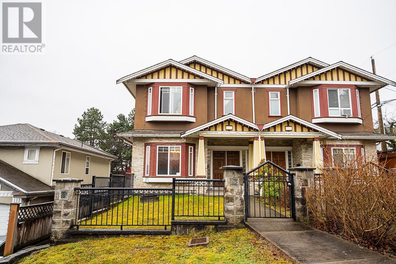 528 Sixteen St, New Westminster, BC V3M 4R3
