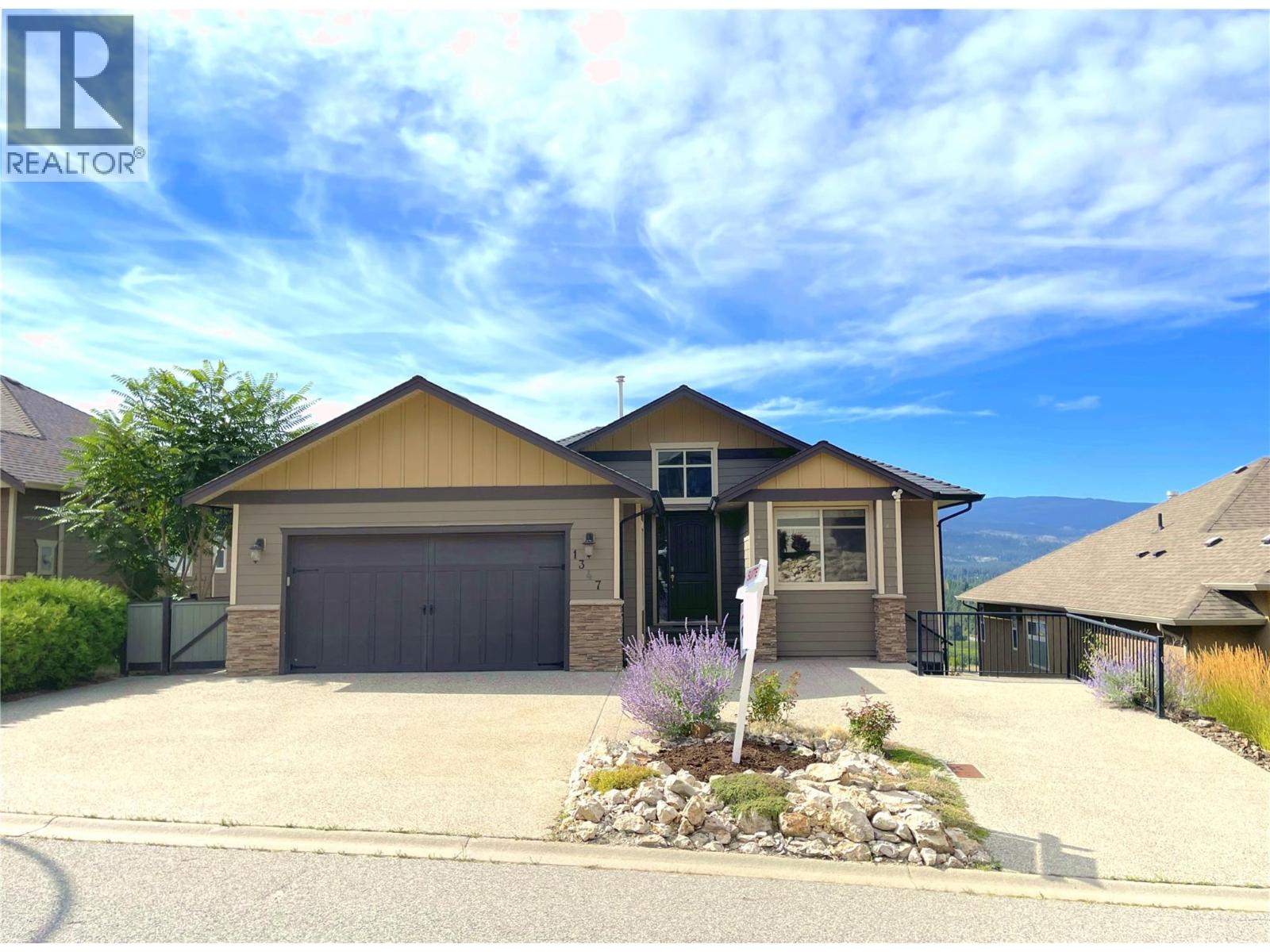1347 Wilmot Ave, Kelowna, BC V1P 1P5