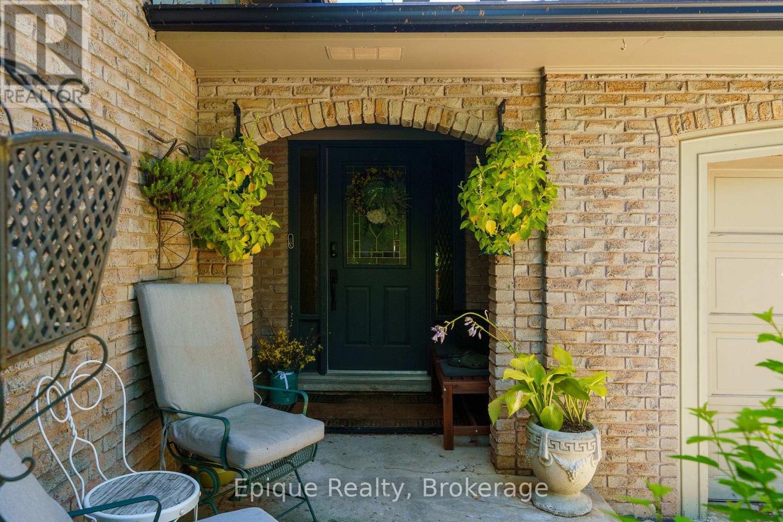 235 Concession 11 Rd E, Hamilton, ON L8N 2Z7