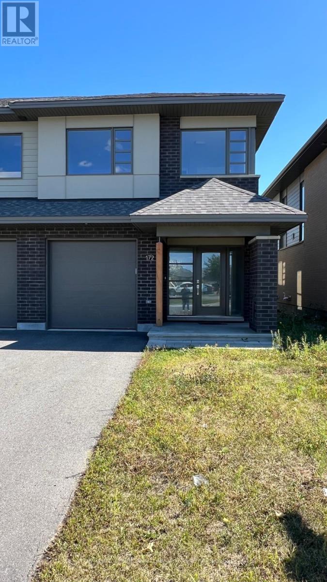 172 Shuttleworth Dr, Ottawa, ON K1T 0S8