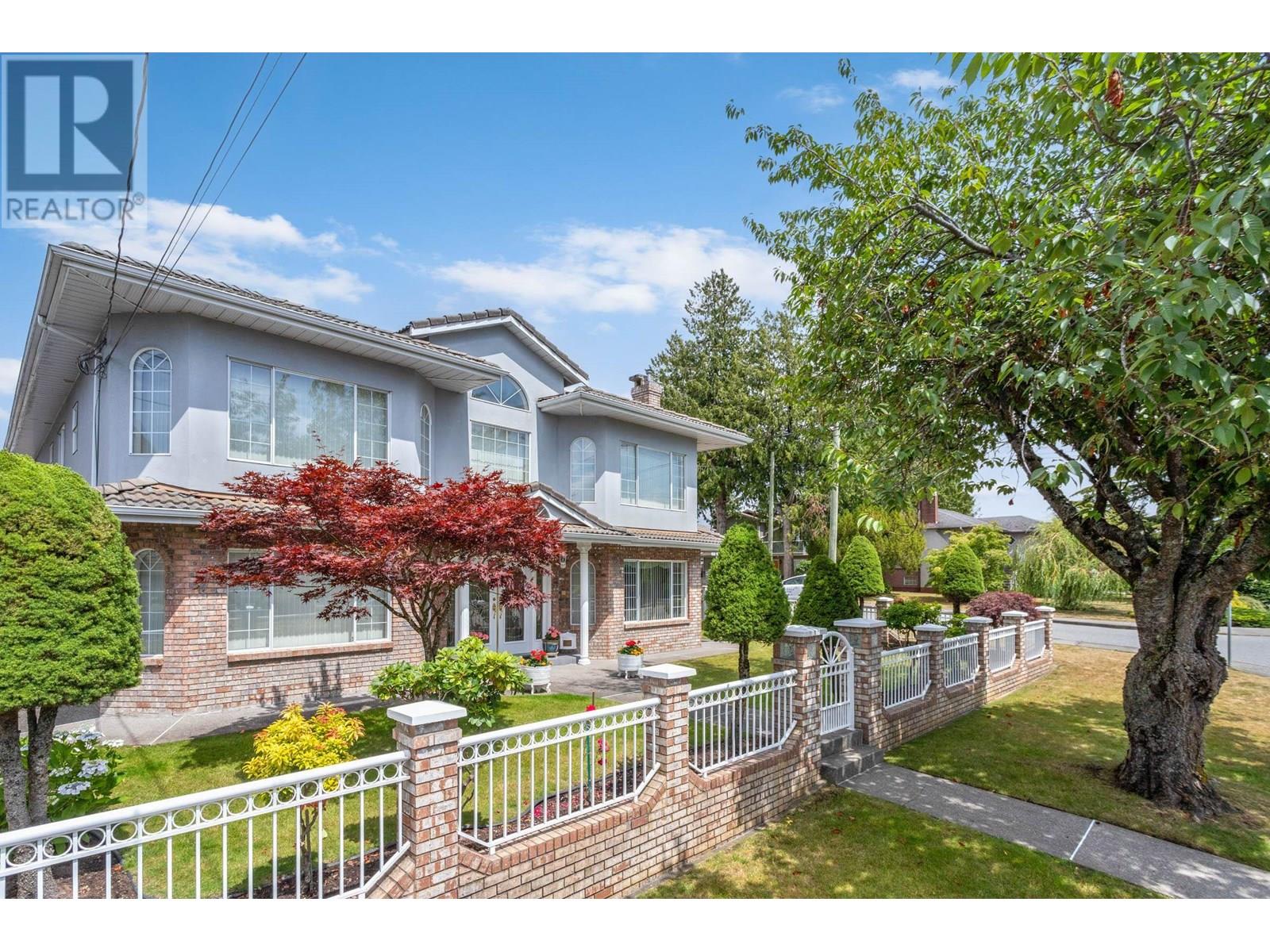 5889 Neville St, Burnaby, BC V5J 2J3
