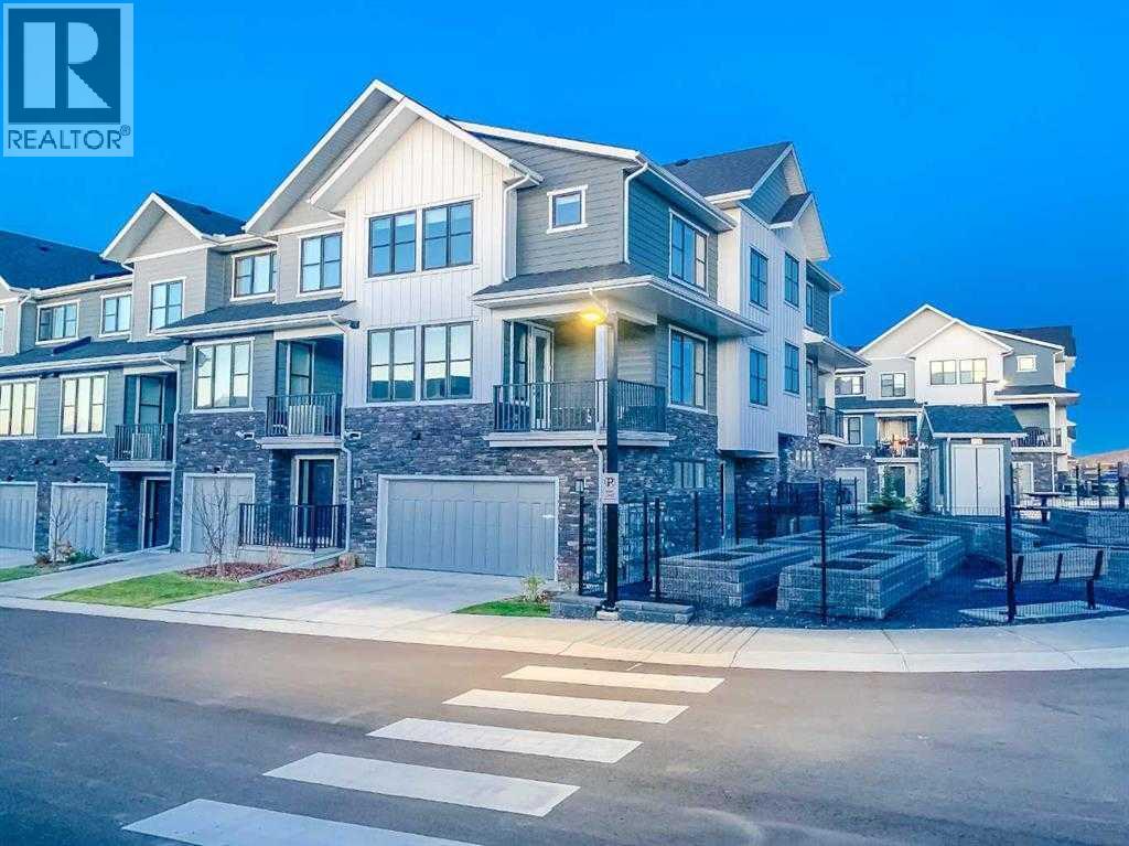 917 Crestridge Common SW, Calgary, AB T3B 6L6