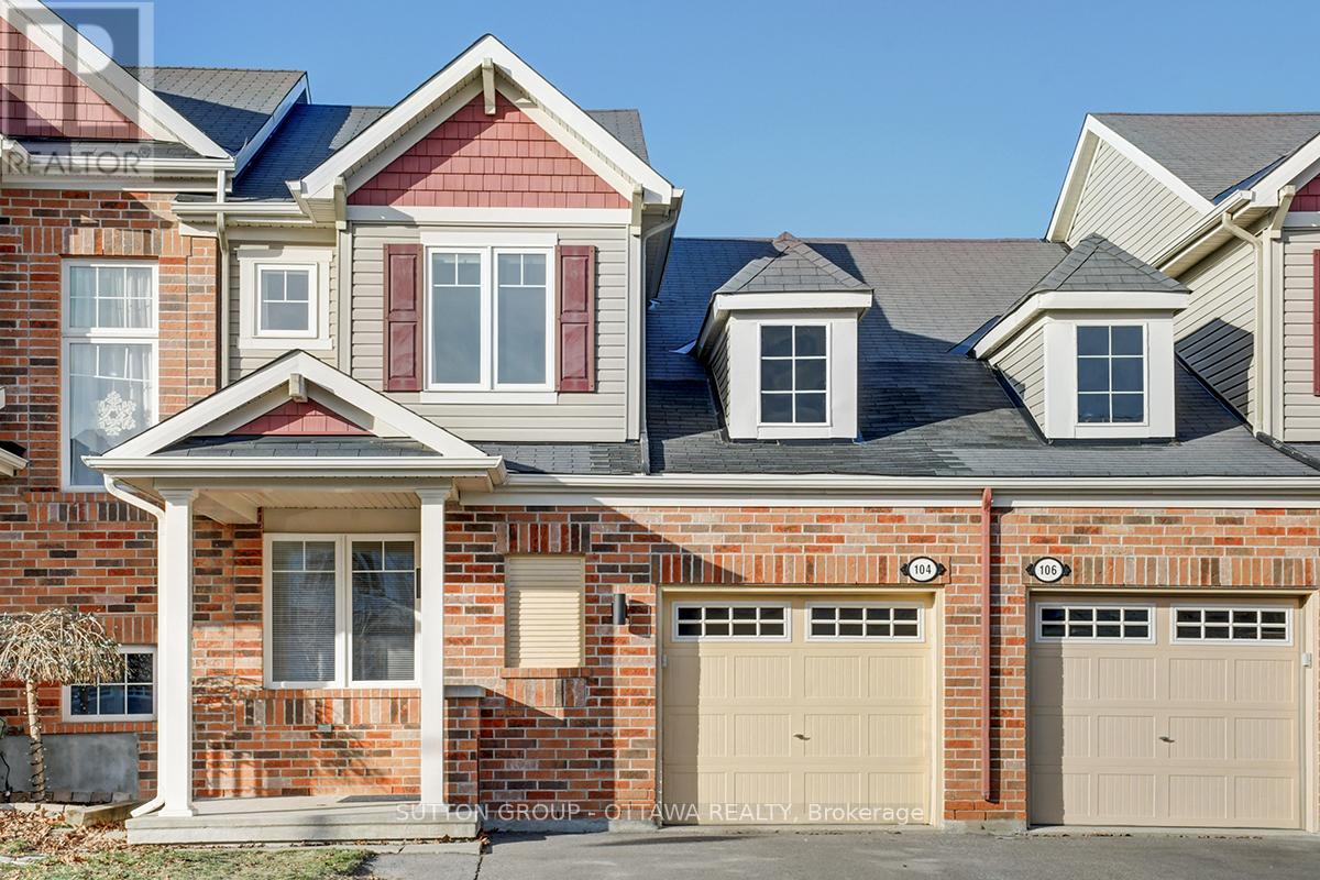 104 Parlaville Cir, Ottawa, ON K2S 0L8