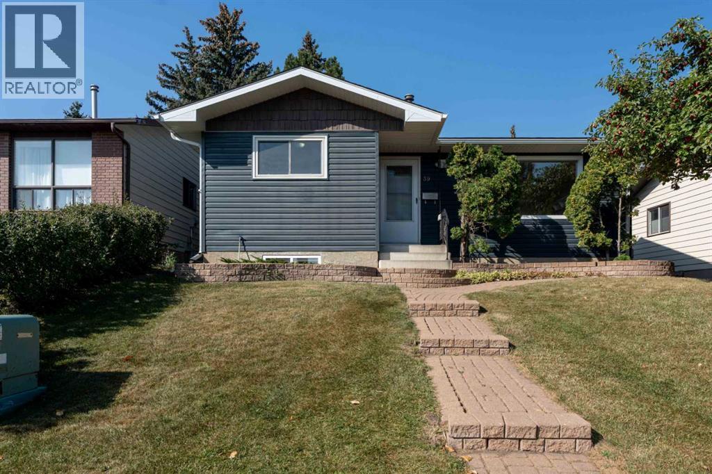 39 Bearberry Cres NW, Calgary, AB T3K 1P9