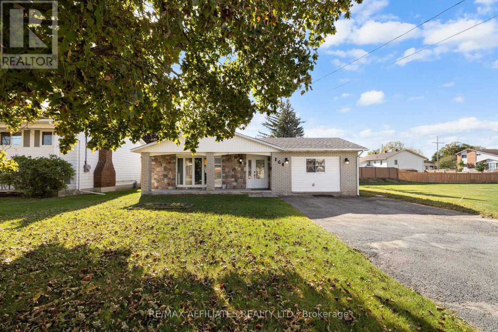 164 Napoleon St, Carleton Place, ON K7C 2W9