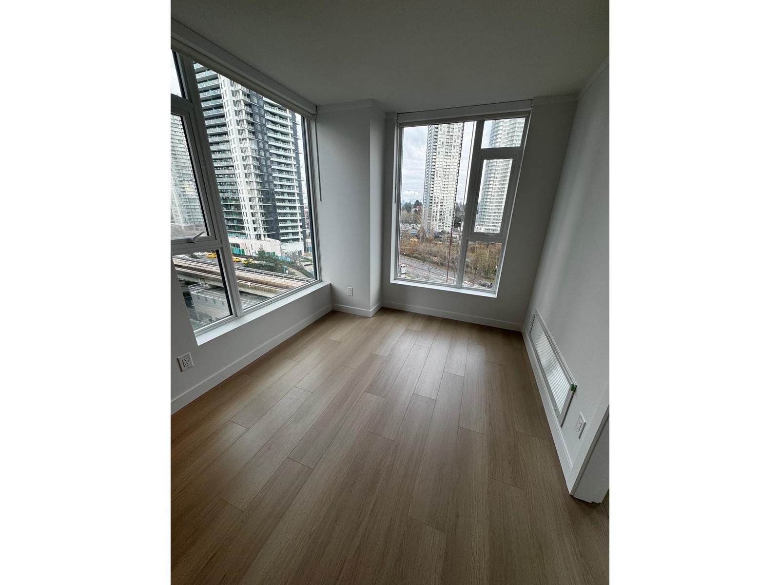 13725 George Junction Unit 704, Surrey, BC V3T 4Y3