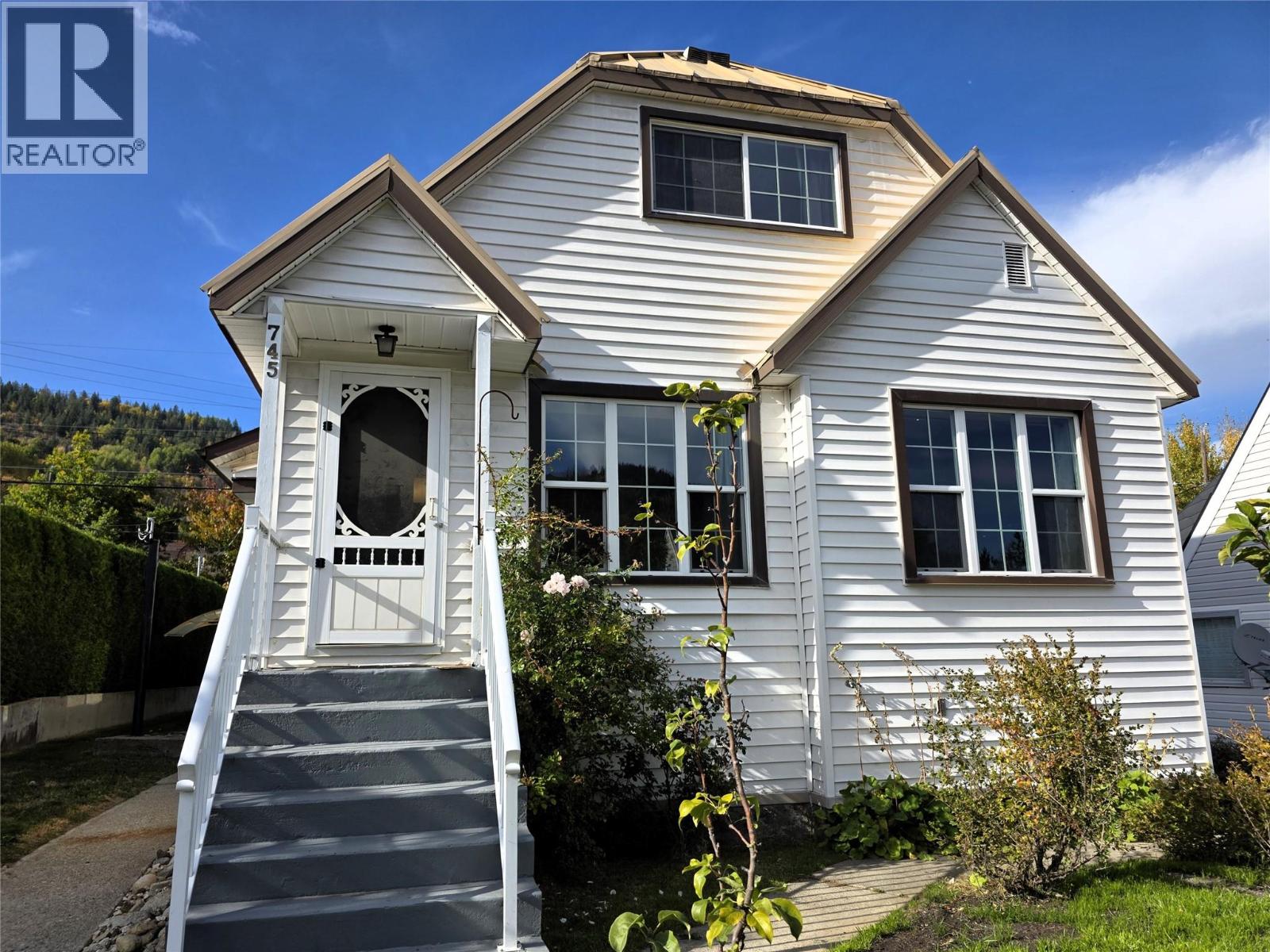 745 Kipling St, Trail, BC V1R 2A4