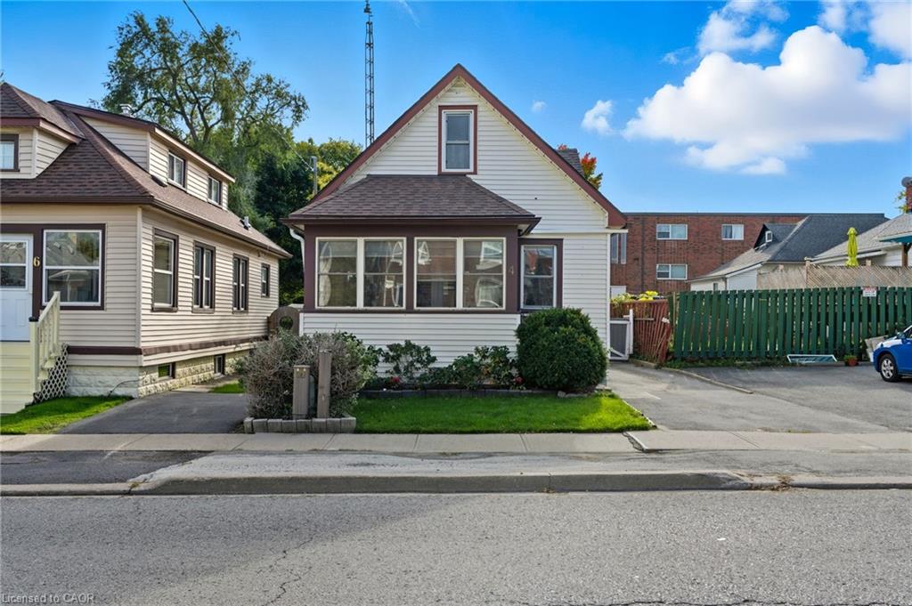 4 Manning St, St. Catharines, ON L2R 1H9