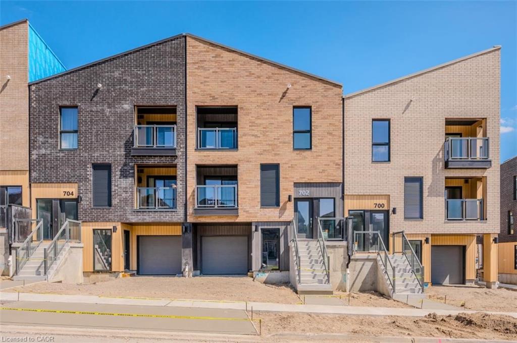 704 Benninger Dr, Kitchener, ON N2E 0H8