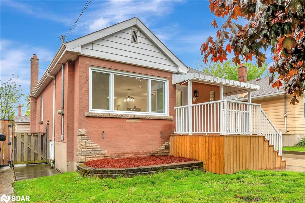 379 E 27th St, Hamilton, ON L8V 3H1