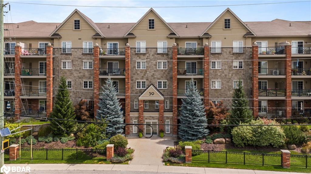 39 Ferndale Drive S Unit 106, Barrie, ON L4N 5T5