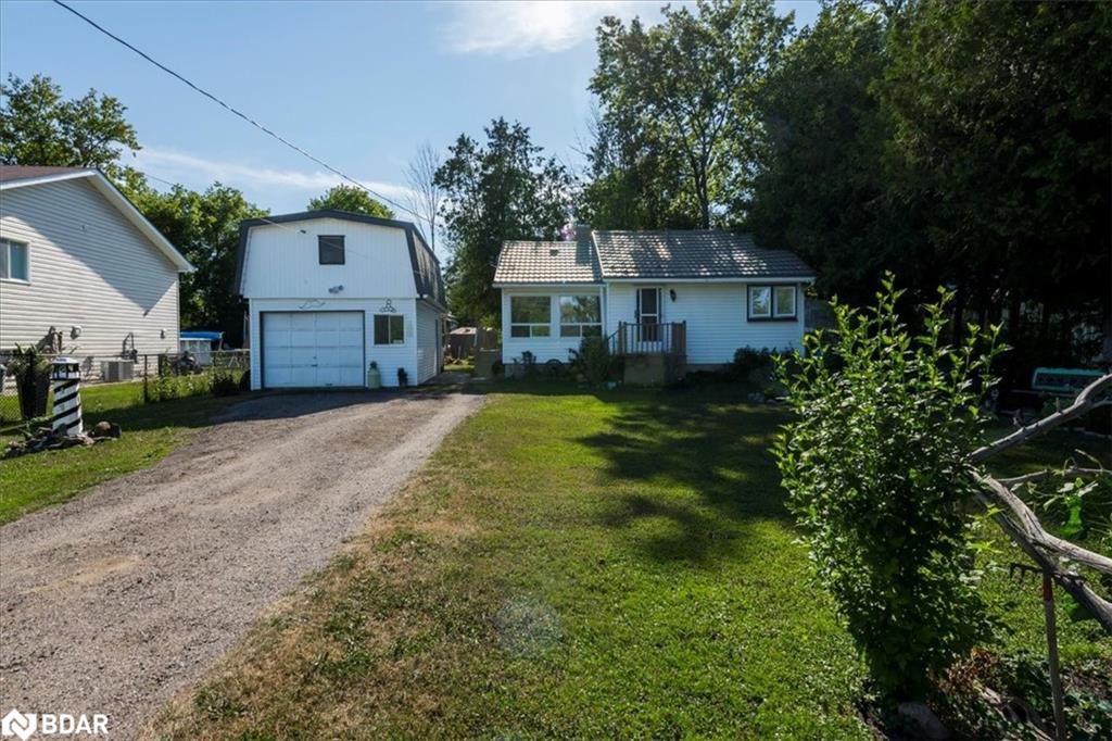 930 Gilmore Ave, Innisfil, ON L0L 1W0