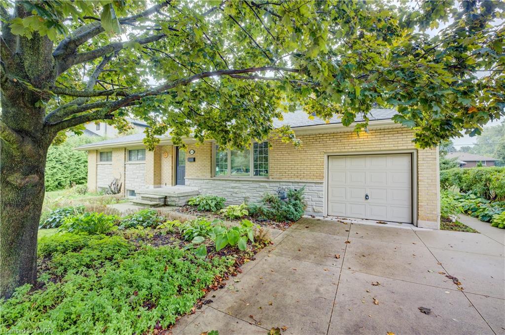 646 Iroquois Ave, Hamilton, ON L9G 3B4