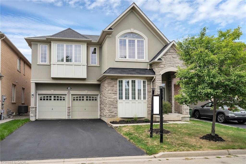 48 Montreal Cir, Hamilton, ON L8E 0E1