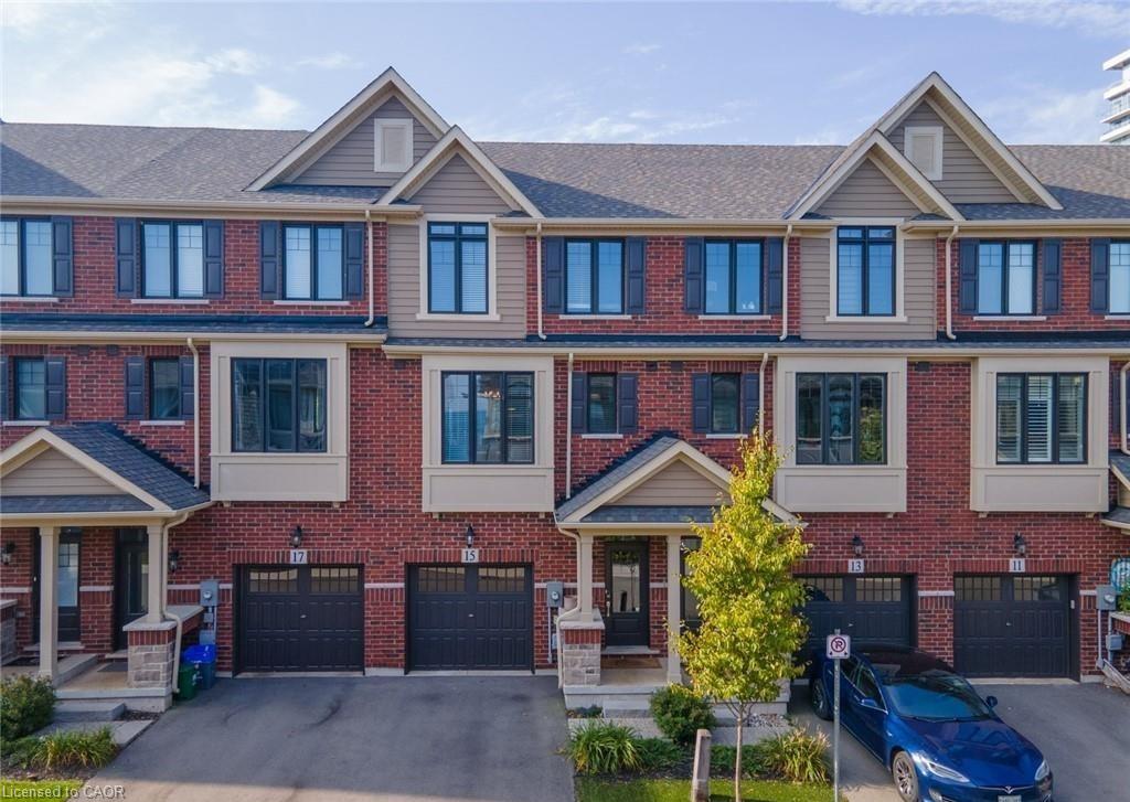 15 Pierre Trudeau Ln, Grimsby, ON L3M 0H4