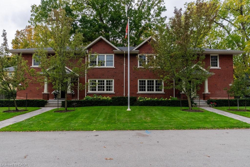 232 St Paul St, Burlington, ON L7R 3J6