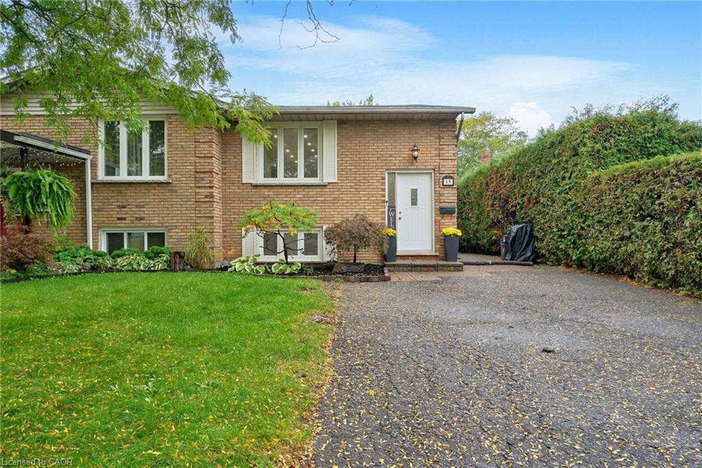 15 Heritage Ct, St. Catharines, ON L2S 3H7