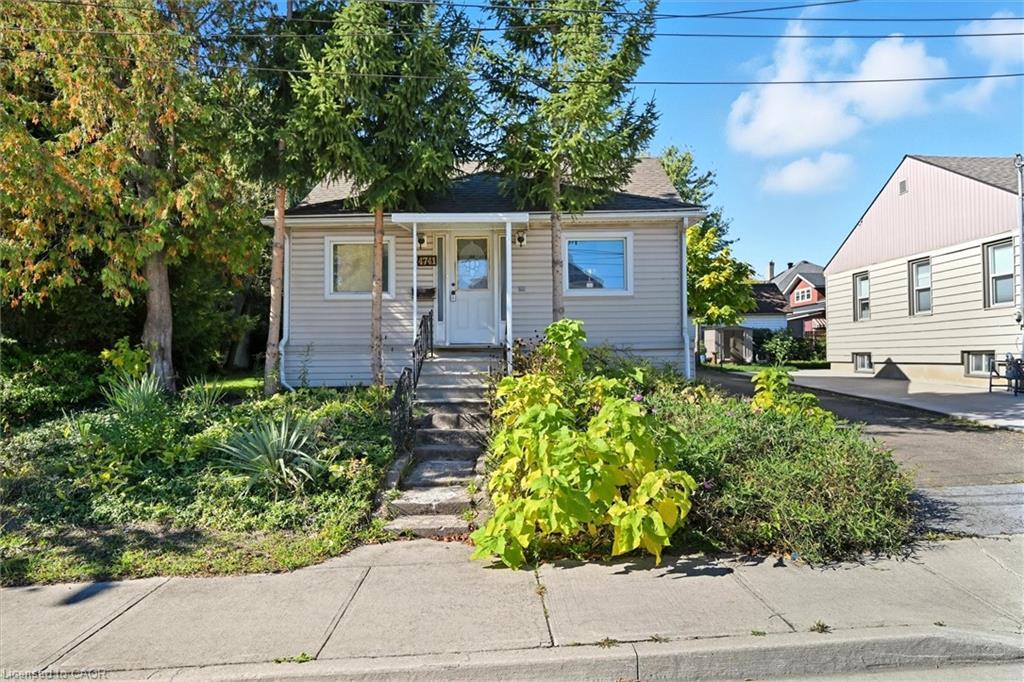4741 First Ave, Niagara Falls, ON L2E 4G6