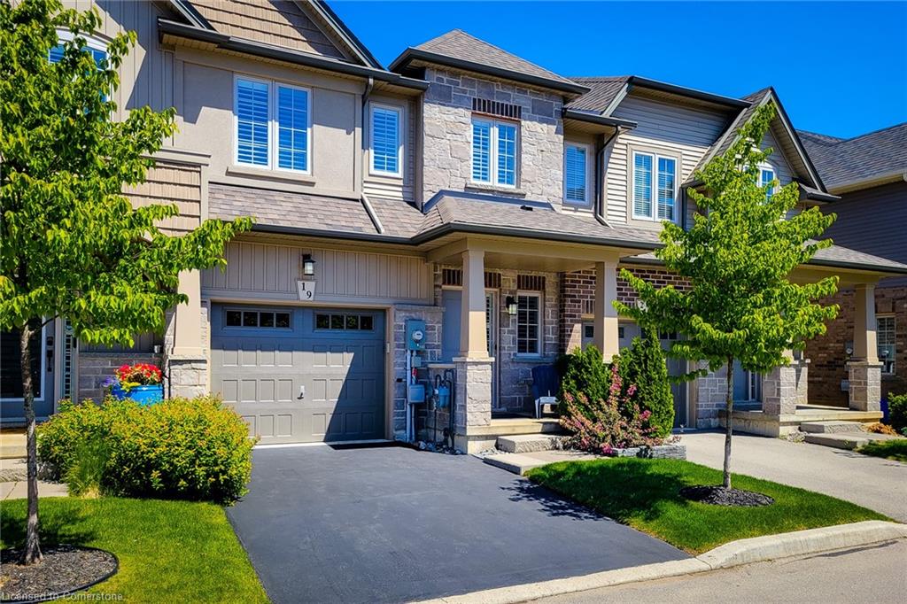 19 Dresser Ln, Hamilton, ON L9K 0K1