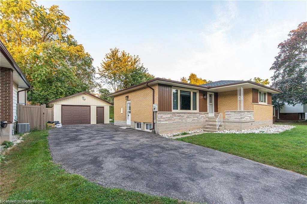 136 Macgregor Cres, Waterloo, ON N2J 3W9