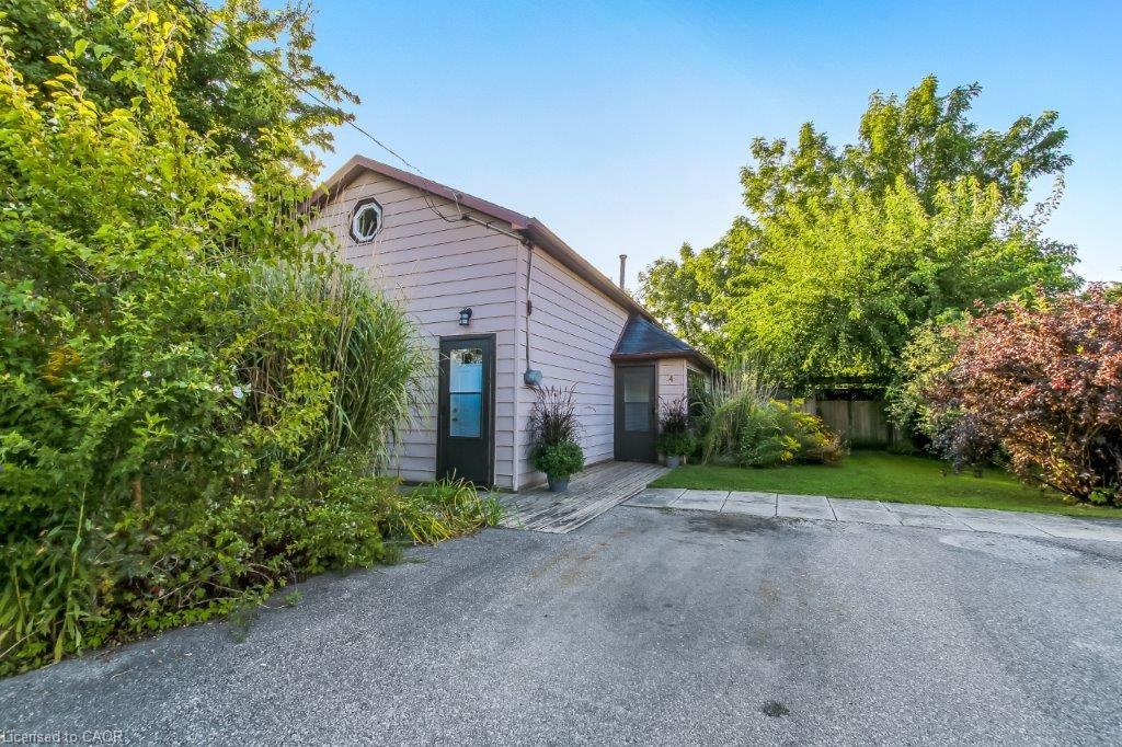 24 Centre St, Port Rowan, ON N0E 1M0