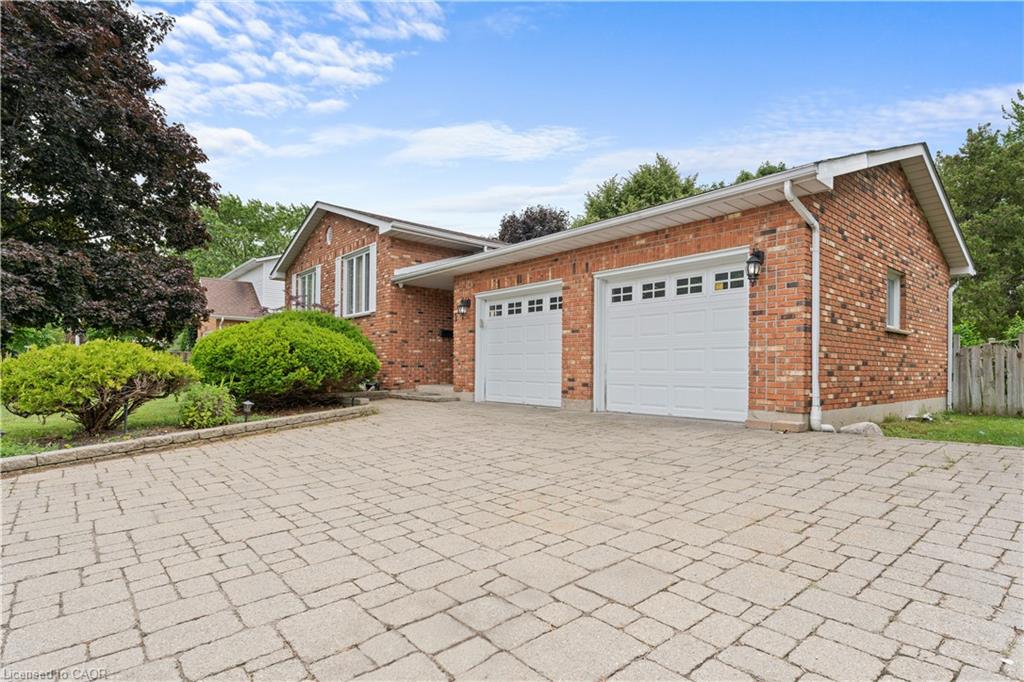 121 Tollgate Rd, Brantford, ON N3R 4Z9
