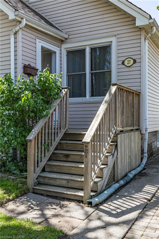 27 Barons Ave N, Hamilton, ON L8H 5A3
