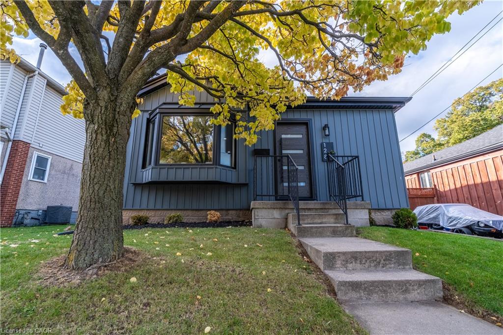 128 E 17th St, Hamilton, ON L9A 4M5