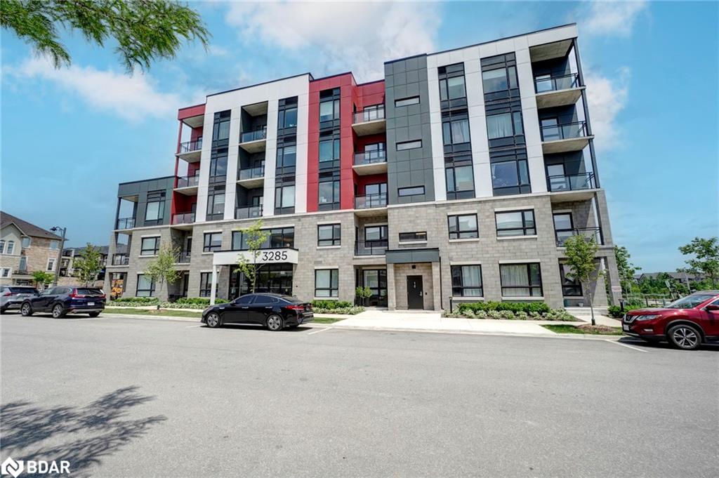 3285 Carding Mill Trail Unit 302, Oakville, ON L6M 5P8