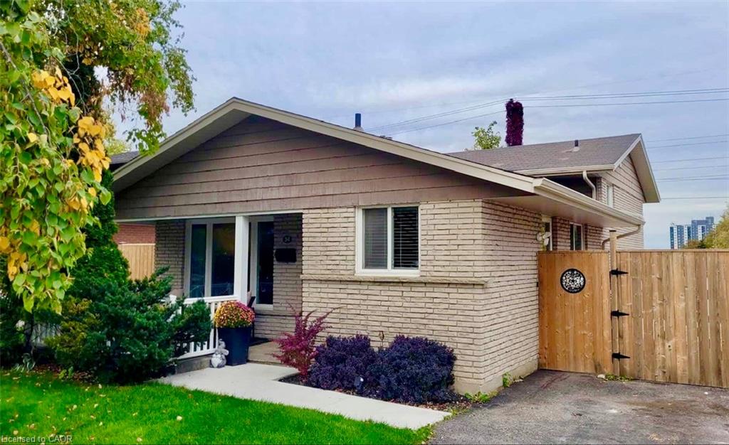 34 Dunsmere Ct, Kitchener, ON N2E 1V4