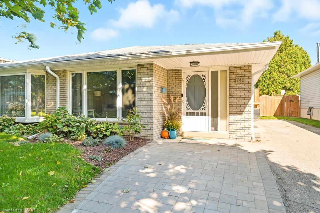 749 Hager Ave, Burlington, ON L7S 1W9