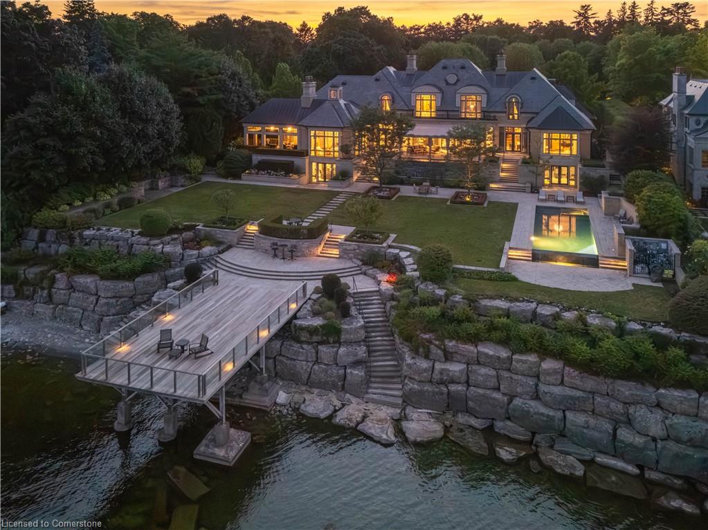 2054 Lakeshore Rd E, Oakville, ON L6J 1M3