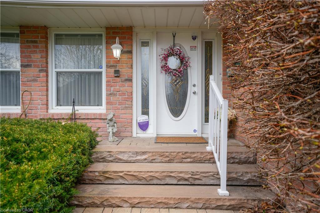 9 Longwater Chase, Markham, ON L3R 4A1