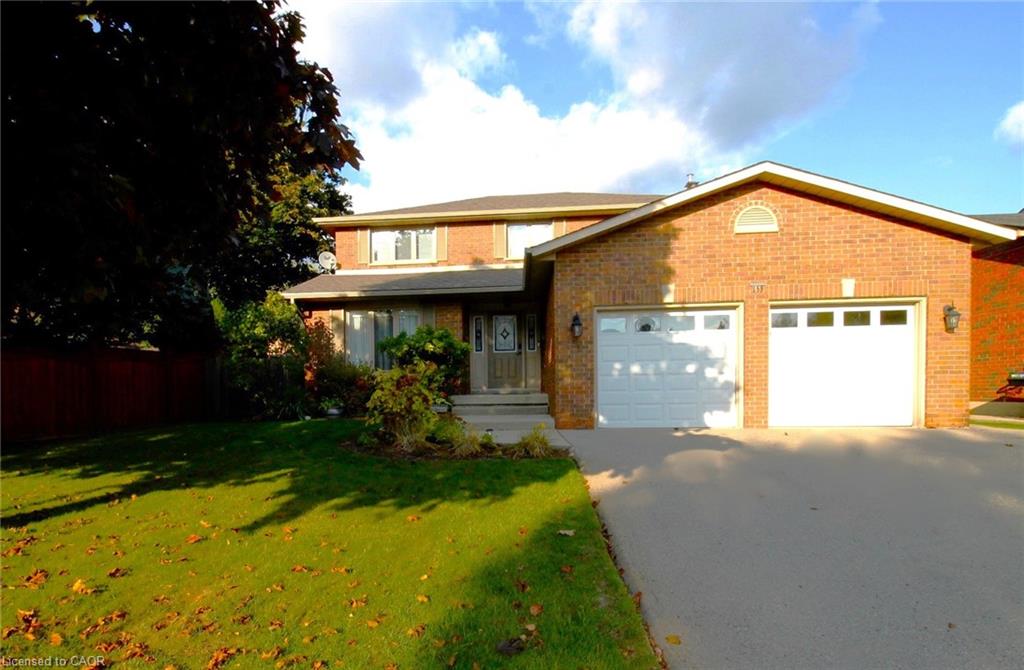 153 Meadowbrook Dr, Hamilton, ON L9G 4S9
