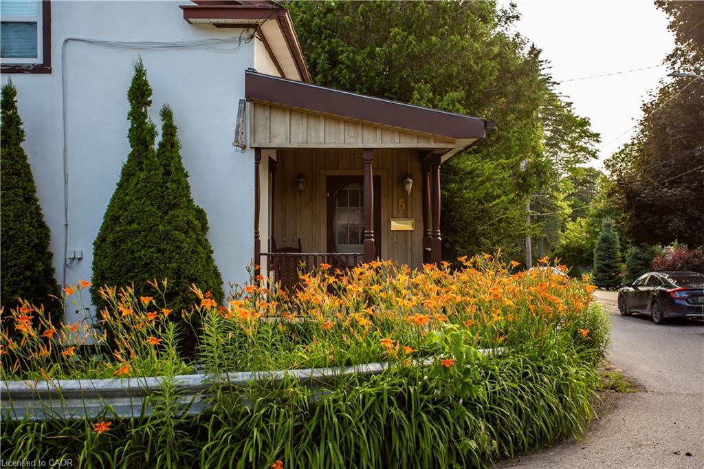 5 E John St N, Innisfil, ON L0L 1L0