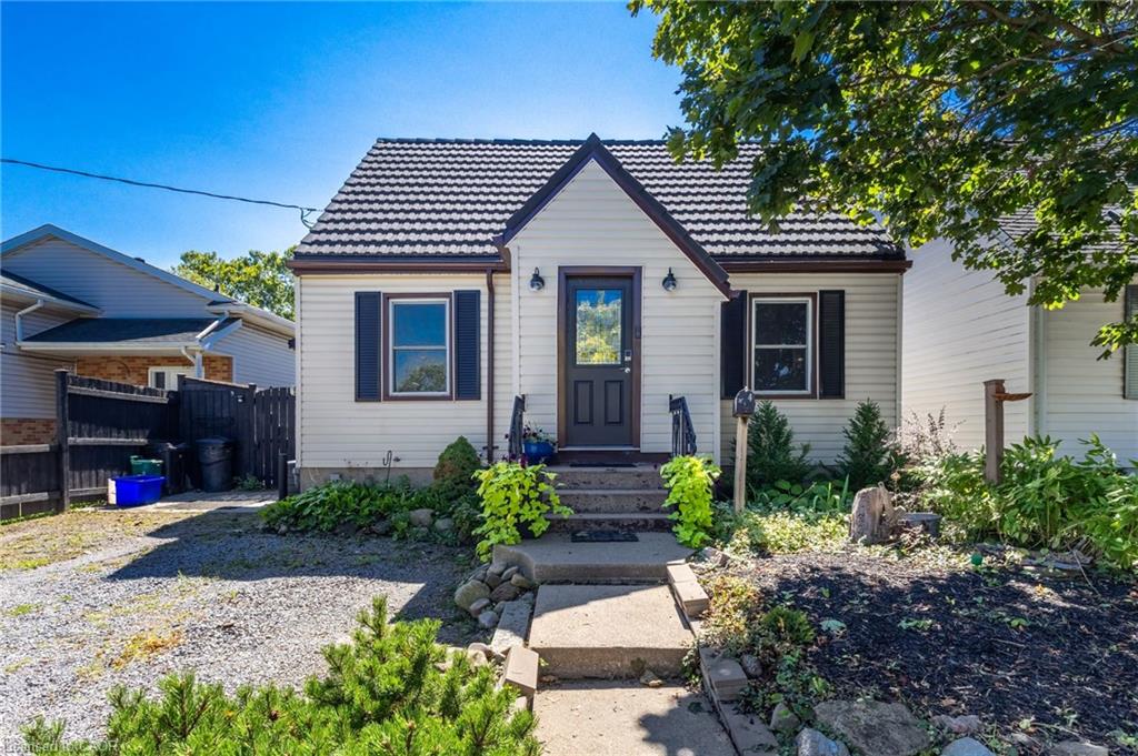 4 Lincoln Ave, St. Catharines, ON L2P 2H9