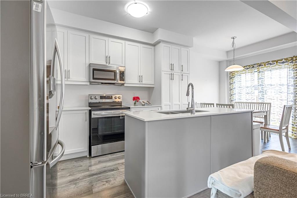 29 Bellhouse Ave, Brantford, ON N3T 0T7